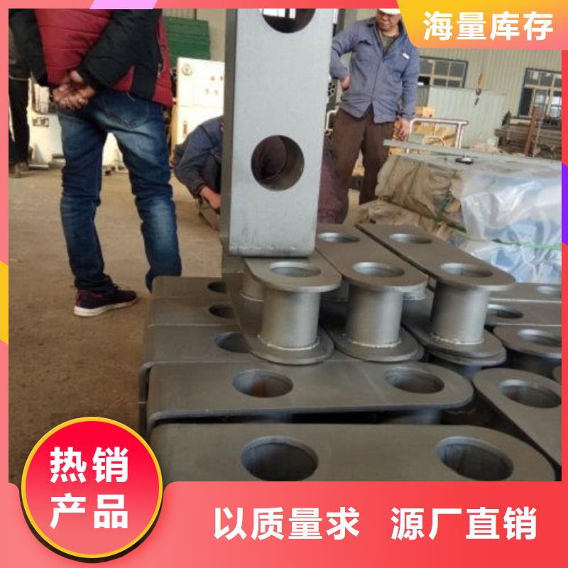 Q235b喷塑钢板立柱就选鑫星护栏周边制造商